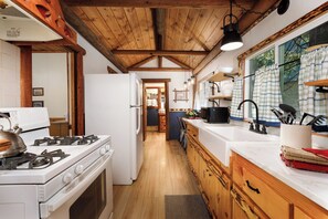 Wasserkocher mit Kaffee-/Teezubehör, Kochgeschirr/Geschirr/Besteck