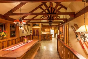 Dining - Alpine Lodge - Lodge | Seven Beds+ | Two Bathrooms | Sleeps Ten (Twin Peaks)
