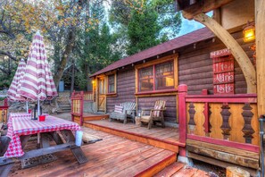 Outdoor dining - Alpine Lodge - Lodge | Seven Beds+ | Two Bathrooms | Sleeps Ten (Twin Peaks)