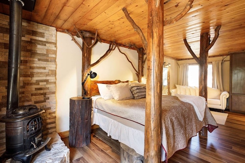 Hidden Creek Lodge | Family & Retreats | Game Room | Ponds & Streams