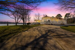 Property grounds - 300 Degree Views, NEW HotTub, Firepit, Lighthouse (Troutman)