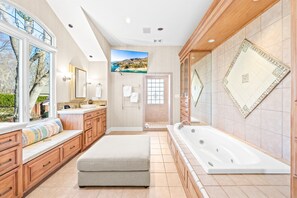 Douche, baignoire à jets, serviettes fournies