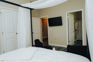 3 bedrooms, iron/ironing board, free WiFi - Modern Luxury 3BR/Near DT & Beach (Pensacola)