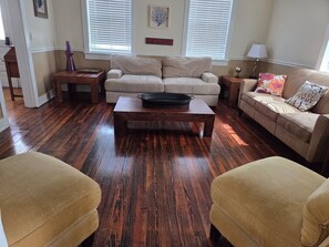 Smart TV - The Bloom House

 (Hermann)