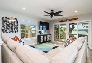 Smart TV - Lakeside | Hot Tub | Private Dock | Views (Hot Springs)
