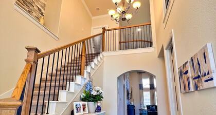 Beautiful Spacious Modern Home in Sugar Land