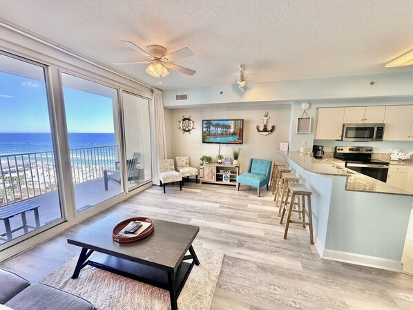 Refrigerador, microondas, horno y parrilla de estufa 