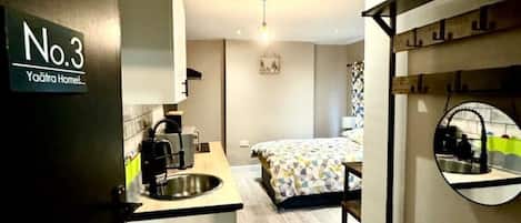 1 chambre, fer et planche à repasser, Wi-Fi gratuit, draps fournis