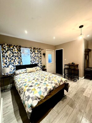 1 Schlafzimmer, Bügeleisen/Bügelbrett, kostenloses WLAN, Bettwäsche