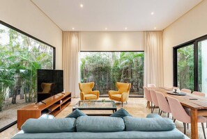 Sam Chak Aldea Zama | リビングルーム | 70 インチの薄型テレビ (デジタル放送視聴可)