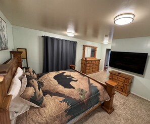 4 bedrooms, desk, iron/ironing board, travel cot
