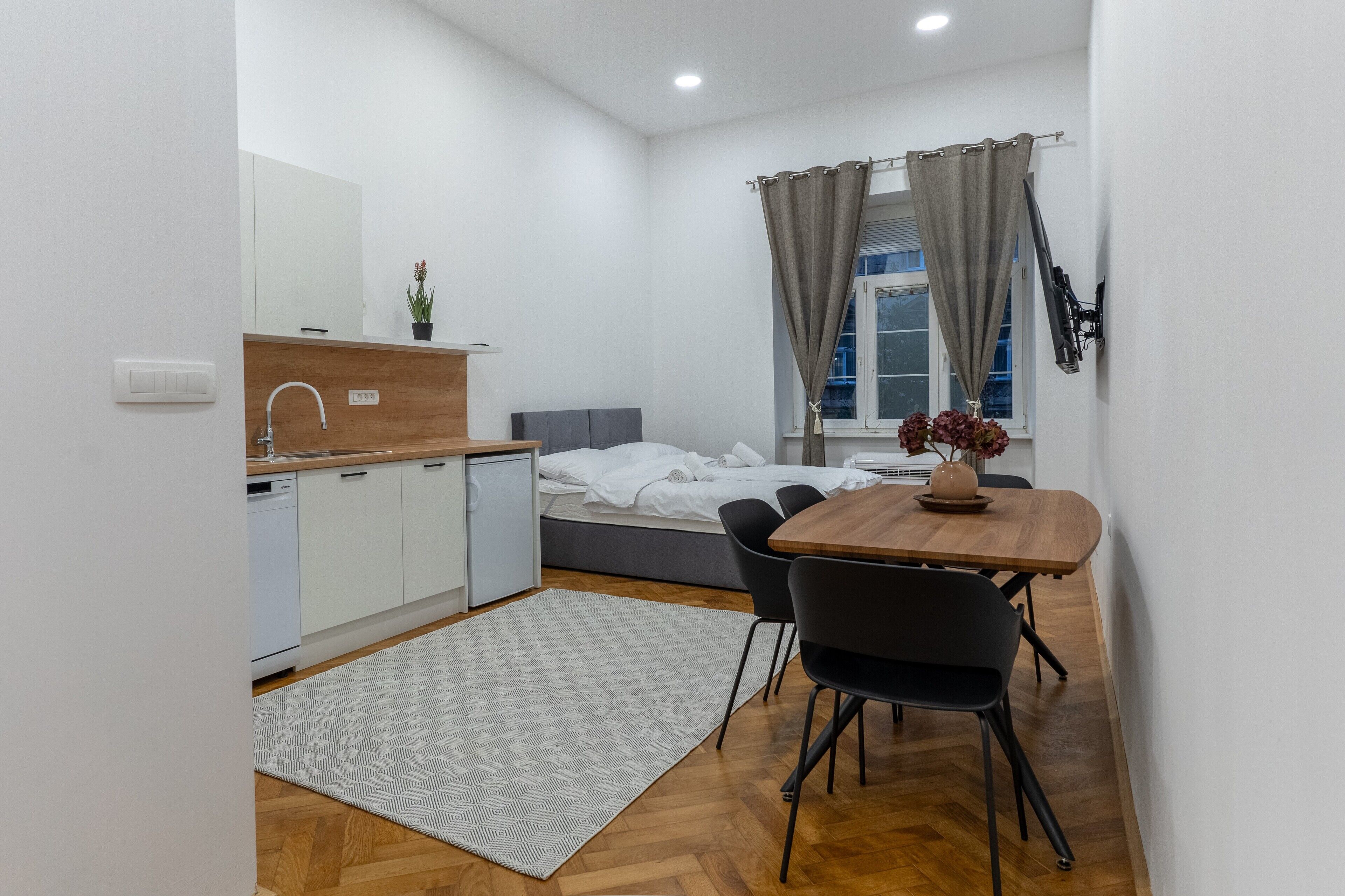 1 chambre, fer et planche à repasser, accès Internet, draps fournis