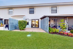 Exterior - Snowbird-friendly condo near beach with heated outdoor pool, hot tub, W/D, & AC (Marco Island)