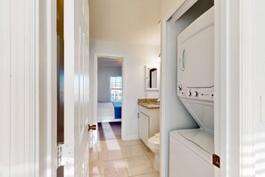 Hair dryer, towels - Snowbird-friendly condo near beach with heated outdoor pool, hot tub, W/D, & AC (Marco Island)