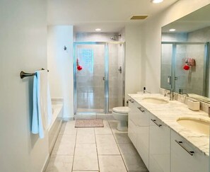 تجهيزات دش، مجففات شعر، مناشف، صابون