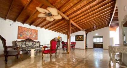 Casa Grande y Cómoda