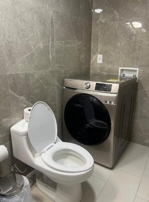 Dusche, Whirlpool, Handtücher, Seife