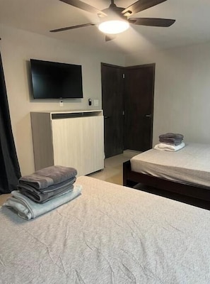 4 bedrooms, iron/ironing board, free WiFi, bed sheets - Apartamento Luxury/Luxury apt (Medellin)