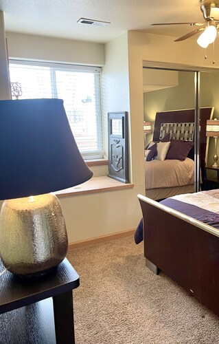 Cozy 2-bedroom apartment in beautiful Mead with WiFi, AC