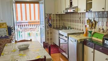 KĂŒhlschrank, Mikrowelle, Ofen, Herdplatte