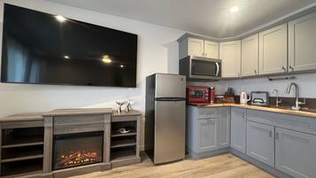 Réfrigérateur, micro-ondes, four, cafetière/bouilloire