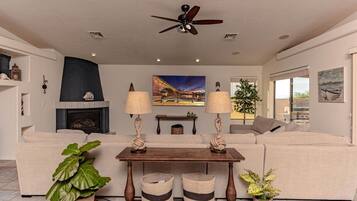 Smart TV, fireplace