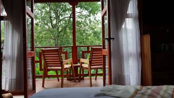 1 habitación, caja de seguridad en la habitación y escritorio
