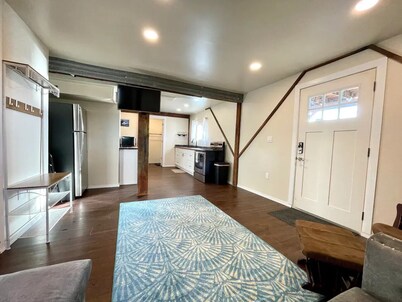 Luxury Craftsman Downtown Lodging