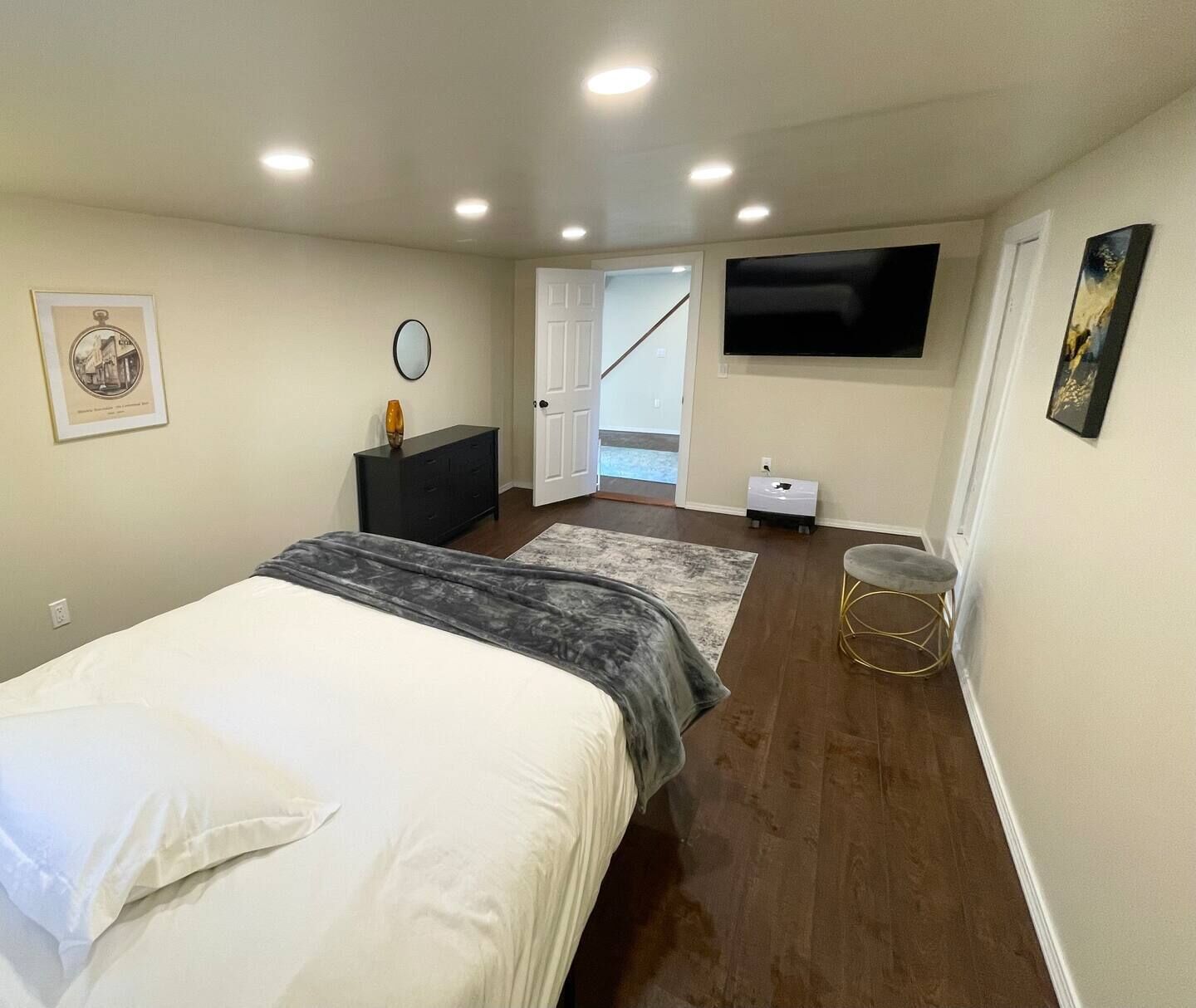 1 bedroom, travel crib, free WiFi, bed sheets