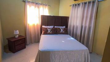 2 bedrooms, iron/ironing board, WiFi, bed sheets