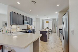 Fridge, microwave, oven, stovetop - Mtn-view home w/ private pool & access to heated pool, hot tub, gym, pickleball (Scottsdale)