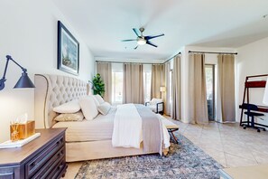 3 habitaciones, escritorio, tabla de planchar con plancha y internet