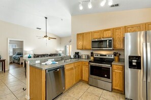 微波炉、烤箱、炉灶、洗碗机