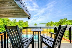 Property grounds - Lake Anna Luxury Lakefront, Beach, Pool & Hot Tub (Bumpass)