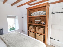 1 habitación, decoración personalizada y muebles diferentes 