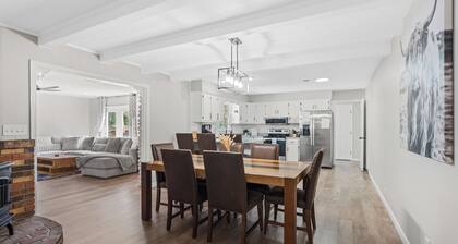 Bourbon Trail Getaway ~ Hot Tub + Dogs Welcome + Game Room + Cornhole + KY Fun