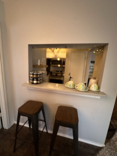 Cozy Knox Henderson/SMU/Katy Trail/Highland Park Condo