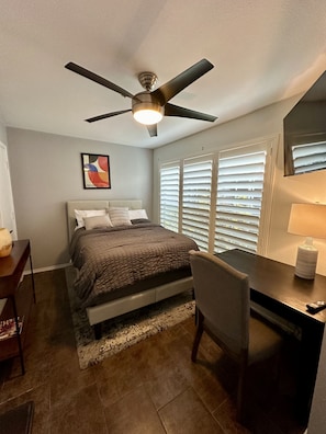 2 bedrooms, desk, iron/ironing board, WiFi