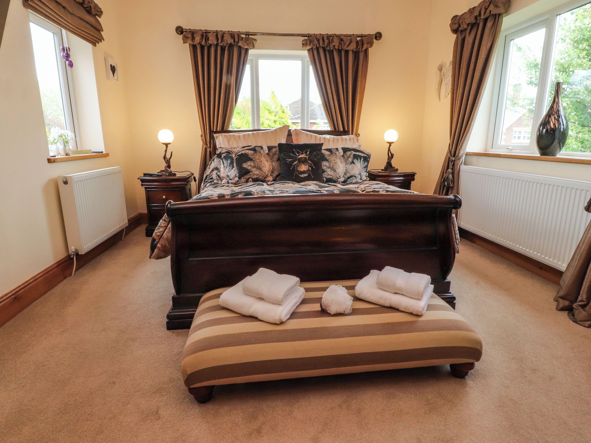 4 室のベッドルーム、客室ごとに異なる装飾、客室ごとに異なるインテリア、WiFi (無料)