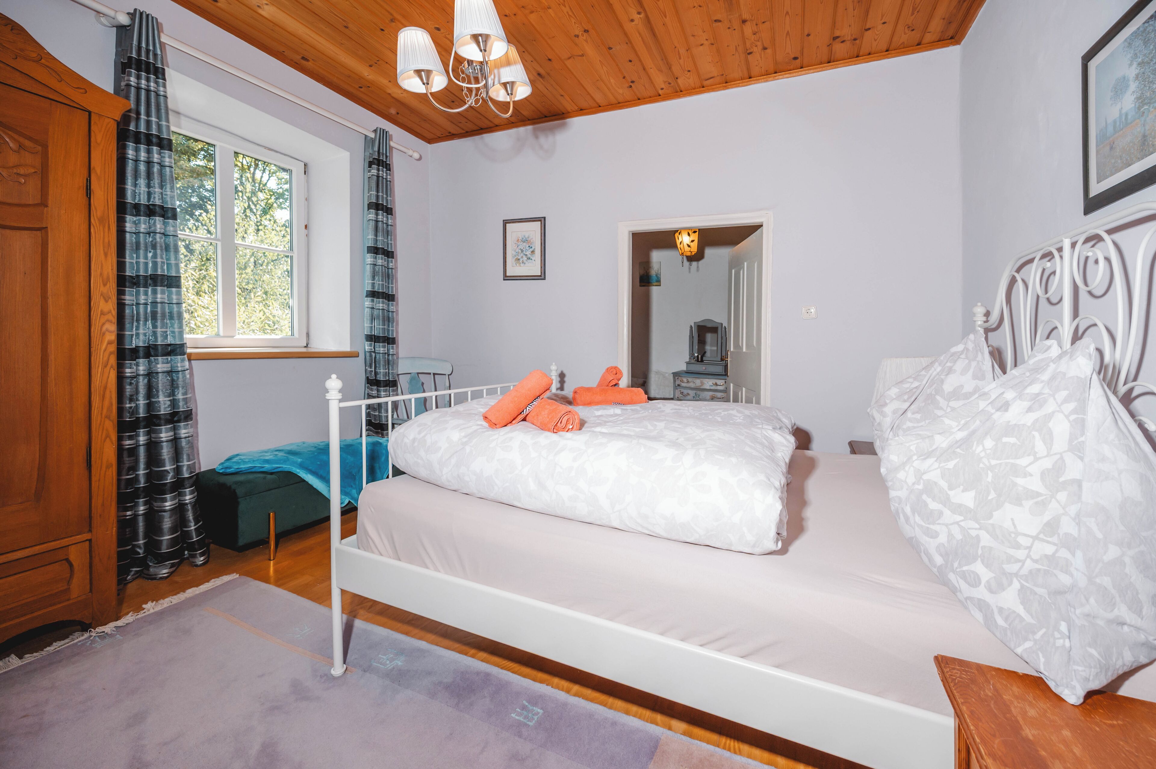 Casa básica, 3 habitaciones, para no fumadores, cocina | Área de sala de estar | Televisión de pantalla plana de 100 cm con canales por cable 