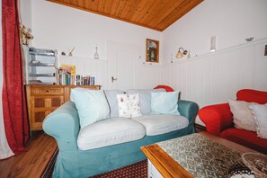 Basic House, 3 Bedrooms, Non Smoking, Kitchen | Living area