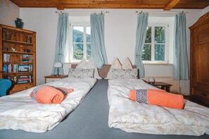 Basic House, 3 Bedrooms, Non Smoking, Kitchen | Living area