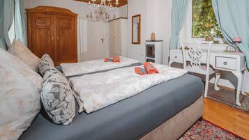 Basic House, 3 Bedrooms, Non Smoking, Kitchen | Living area | 100-cm flat-screen TV with cable channels, DVD player