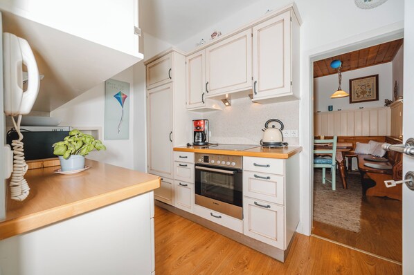 Maison, 3 chambres, non-fumeurs, cuisine | Cuisine privée | Réfrigérateur, micro-ondes, plaque de cuisson, lave-vaisselle