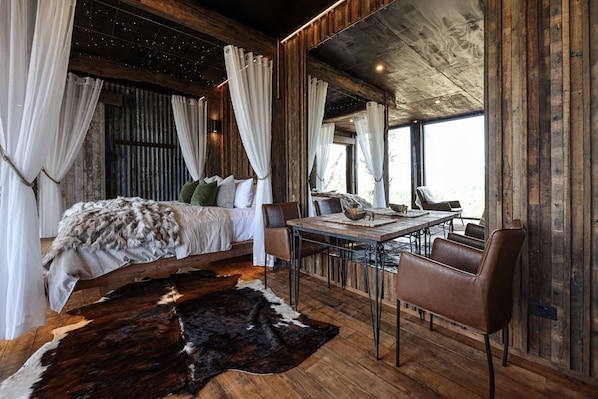1 habitación y tabla de planchar con plancha 