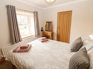 2 عدّة غرف نوم وبديكورات فريدة لكل غرفة وطراز فريد لكل وحدة