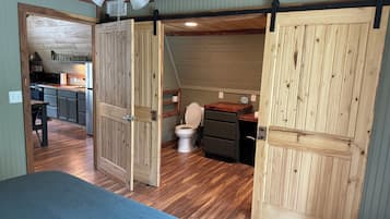 2 bedrooms, desk, free WiFi, bed sheets