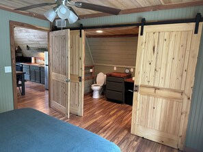 2 bedrooms, desk, free WiFi, bed sheets - Coyote Creek A-Frame Cabin with Firepit, Nature Trail, Games, Outside Activities (Lindale)