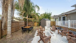 Outdoor dining - Modern Moroccan Villa w Firepit BBQ and Game Room! (Tampa)