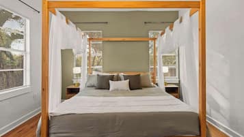 5 bedrooms, desk, iron/ironing board, travel cot